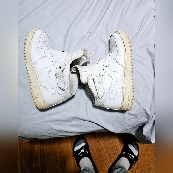 2 Pairs for the price of one...Nike Air Force 1 Mid, size 10.5 US, no box - Picture 12 of 16